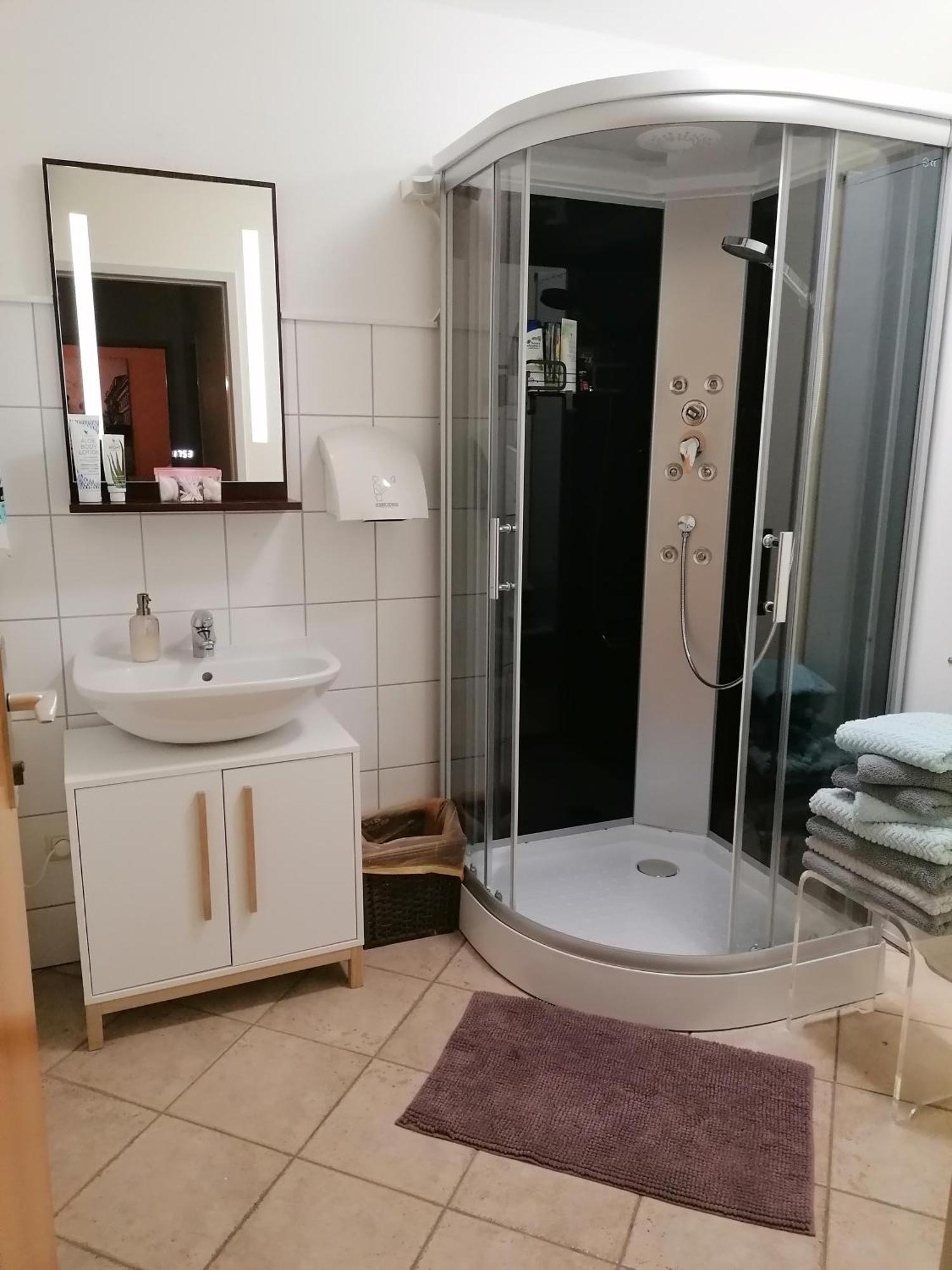 Ferienwohnung Schuhmann Mit Wintergarten Und Garten Therme Aquapulco Und Ikuna Erlebnispark, Zoo Schmiding 20 Min Mit Auto Entfernt Ab 3 Naechte Buchbar Hinzenbach Eksteriør bilde