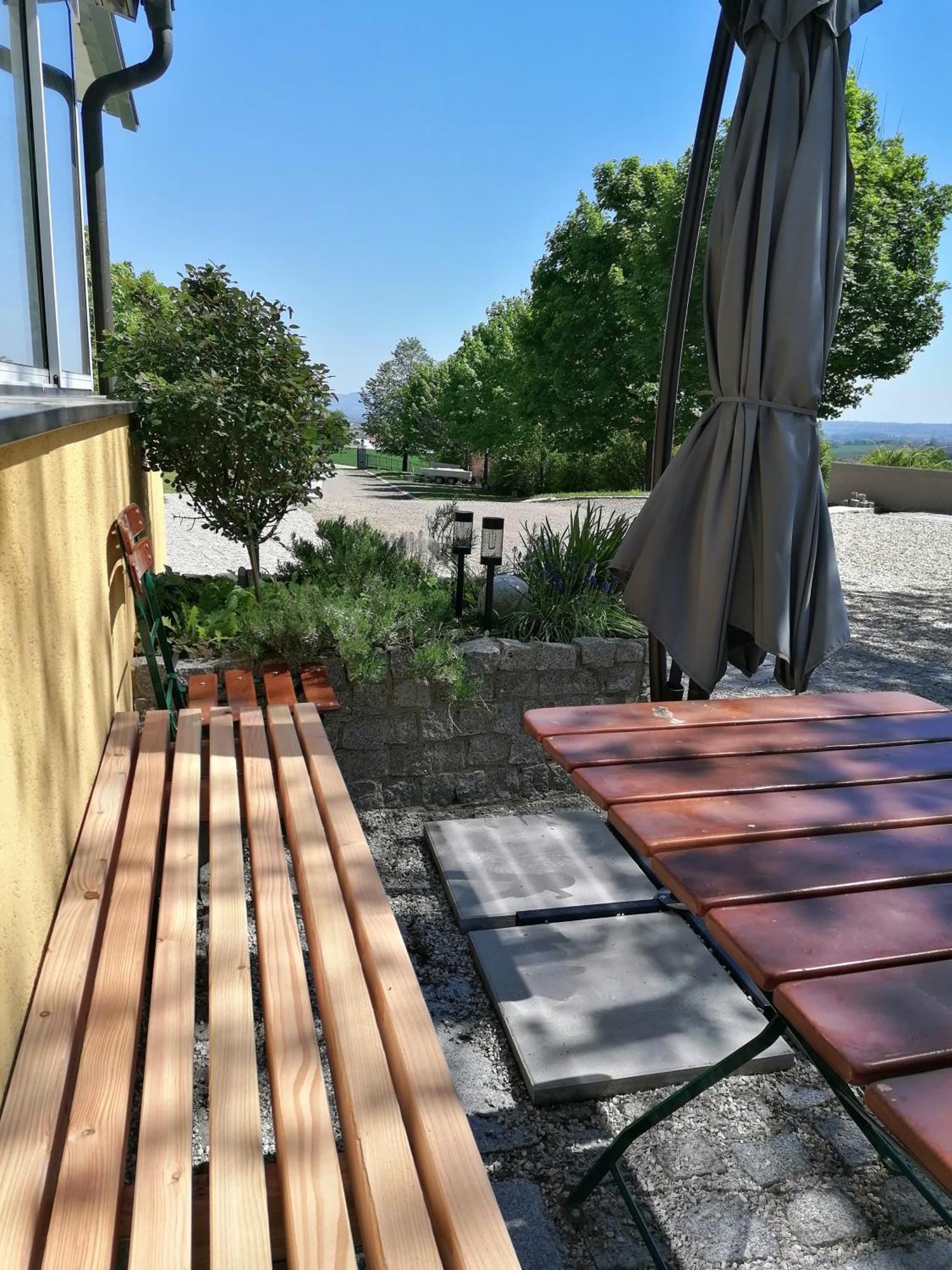 Ferienwohnung Schuhmann Mit Wintergarten Und Garten Therme Aquapulco Und Ikuna Erlebnispark, Zoo Schmiding 20 Min Mit Auto Entfernt Ab 3 Naechte Buchbar Hinzenbach Eksteriør bilde